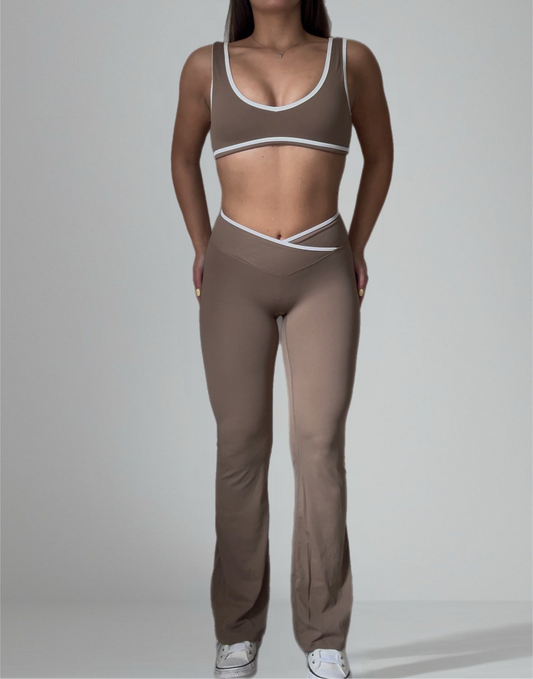 Elegance Contrast Flared Leggings